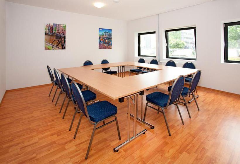 A&O Amsterdam Hotel & Hostel 9