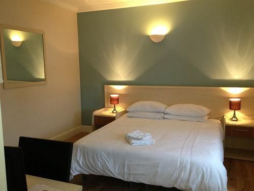 Bed and Breakfast Inn On The Broadway Woking 1