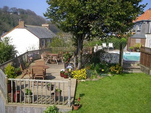 Pension Saffron House