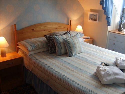 Pension Rolling Waves Hotel - Guest House