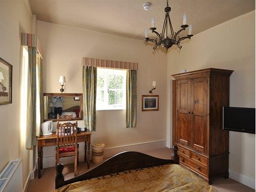 Hotel George & Falcon 1