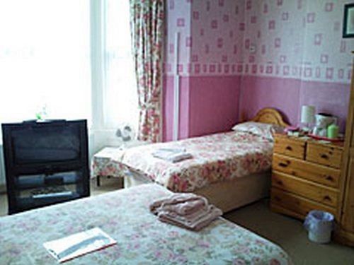 Pension The Shepperton 6