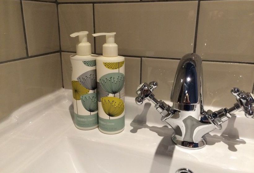 Pension (Hôtel basse catégorie) Lyonesse Guest House