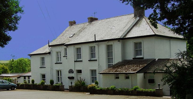 Lanarth Hotel And Caravan Park