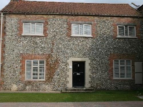 Mjb Langham Hall Apartments 11