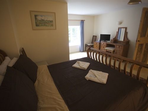 Mjb Langham Hall Apartments 16