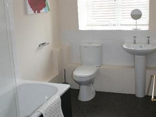 Mjb Langham Hall Apartments 9