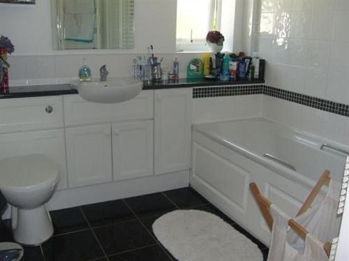 Alkham Valley View Bed & Breakfast 10