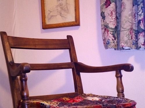 The Bench Mark B&b 12