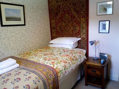 The Bench Mark B&b 14