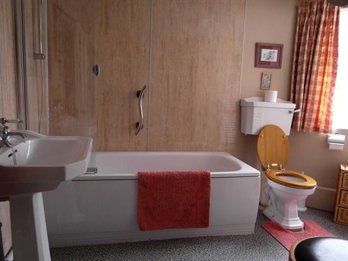 The Bench Mark B&b 5