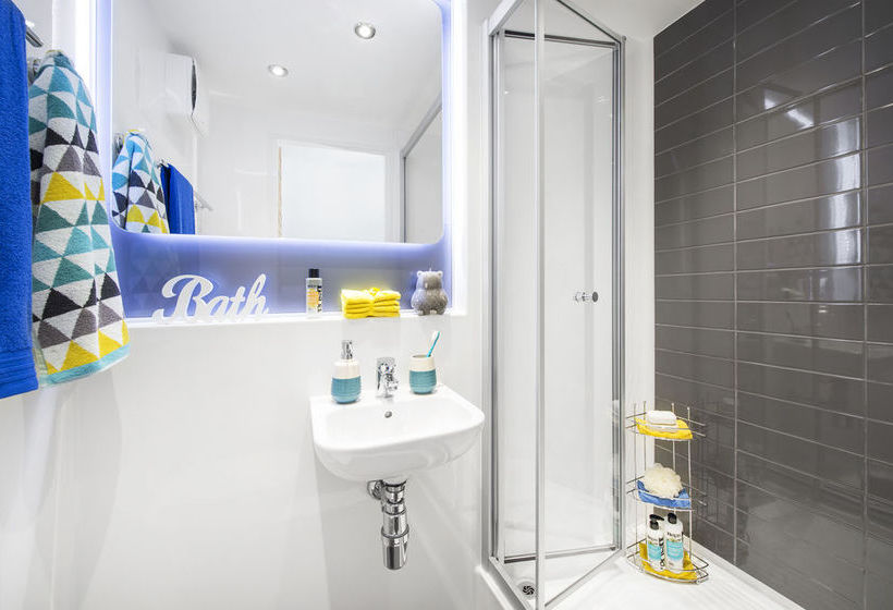 Hostel Destiny Student  Brae House