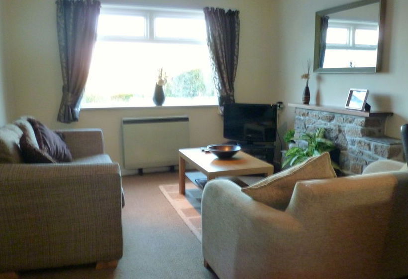 Grassmead Grasscroft 11