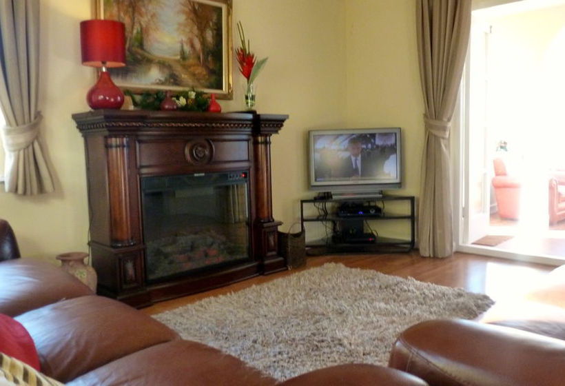 Grassmead Grasscroft 6