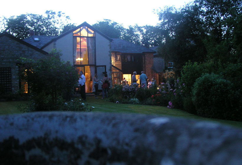 Silverstone Bed And Breakfast 8