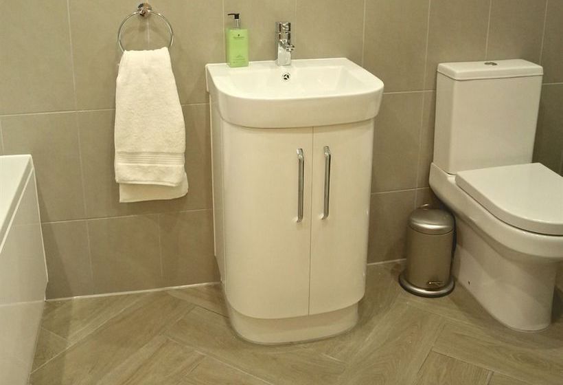 Paramount Apartments