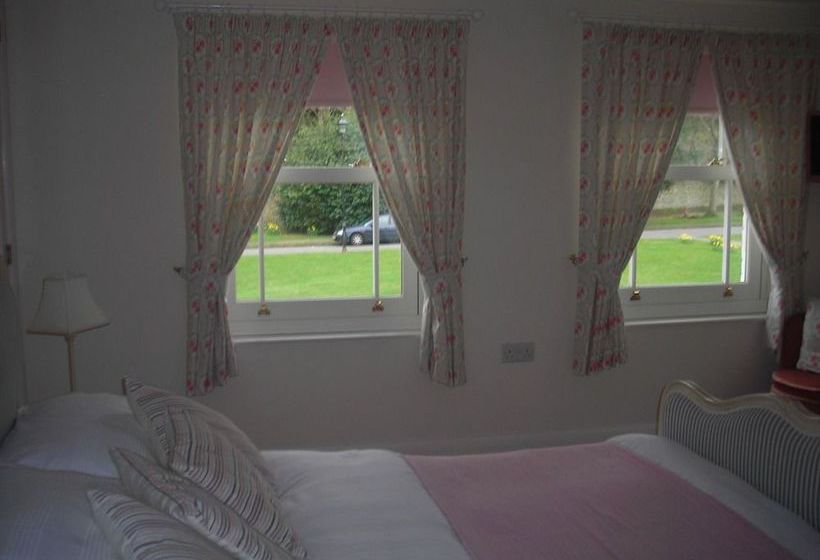 Bed and Breakfast 32 The Green 1