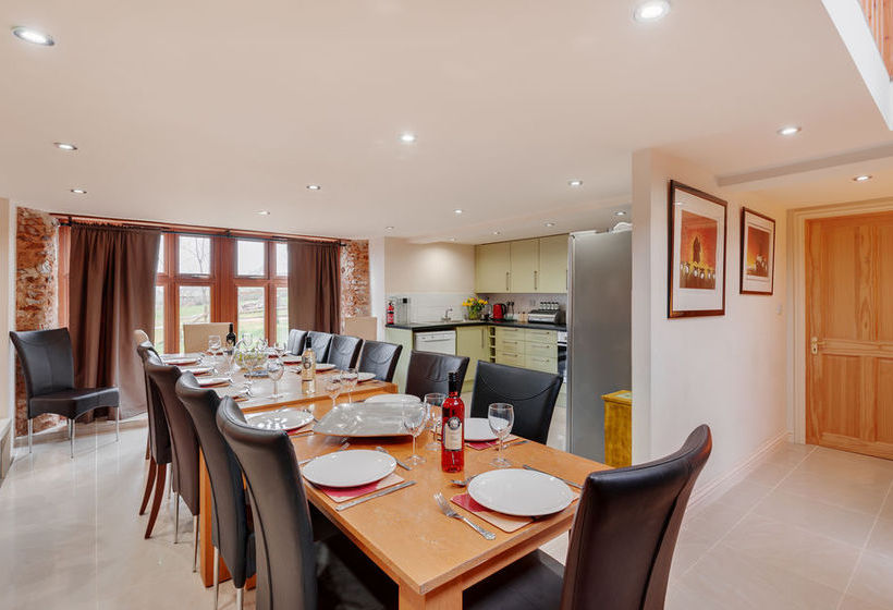 Cranberries Luxury Hideaway 17