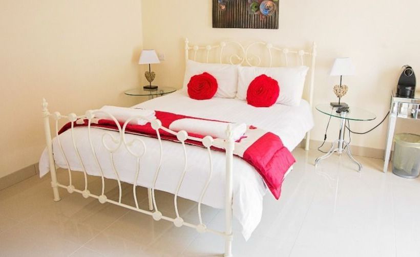 Cranberries Luxury Hideaway 2