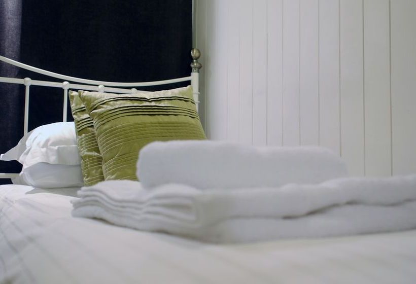 Pension (Hôtel basse catégorie) Camelot Guest House 5