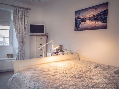 Bed & Breakfast Stone S Throw Cottage 3