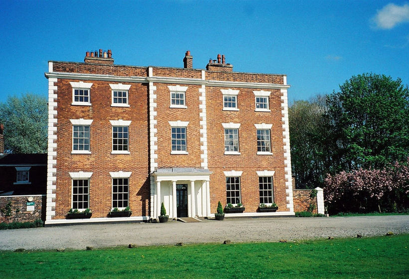 Pension Trafford Hall