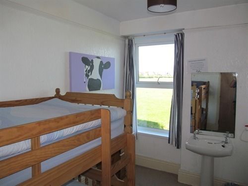 Breakers Lodge Hostel 3