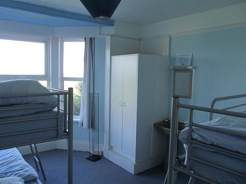 Breakers Lodge Hostel 5