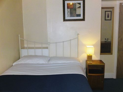 Crestwell House Bed & Breakfast