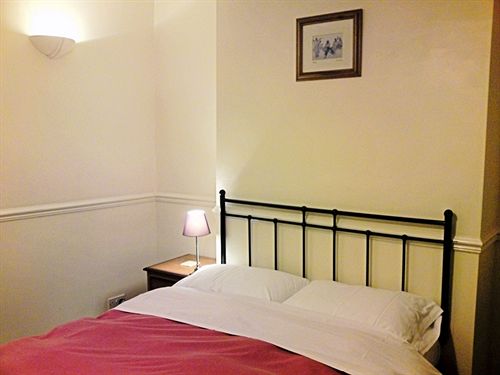 Crestwell House Bed & Breakfast 1