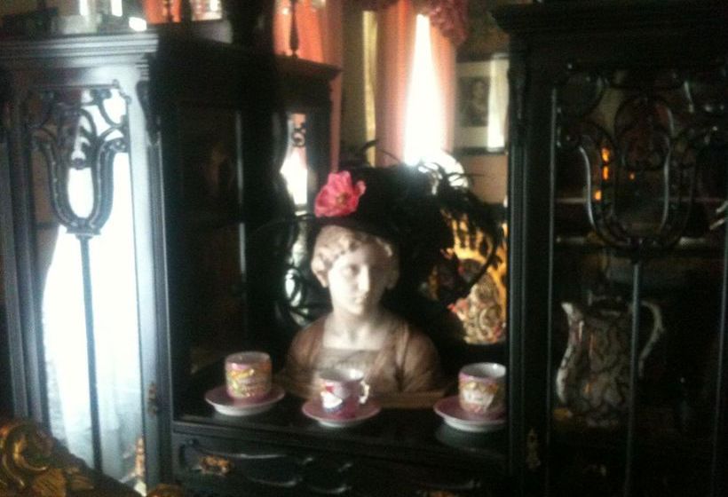 Pension Charlemont House