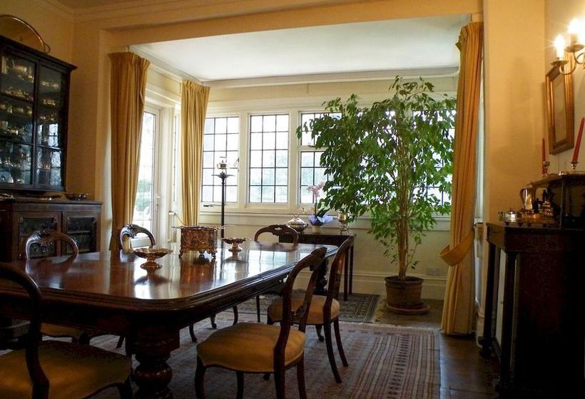 Bed and Breakfast Broadlands Gate 8