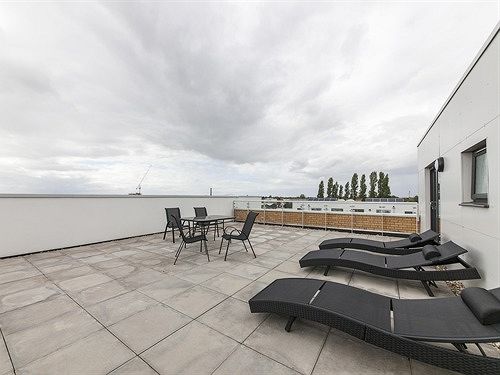 Pinnacle Apartments Central 8