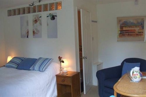 Overglen Court Bed & Breakfast 9