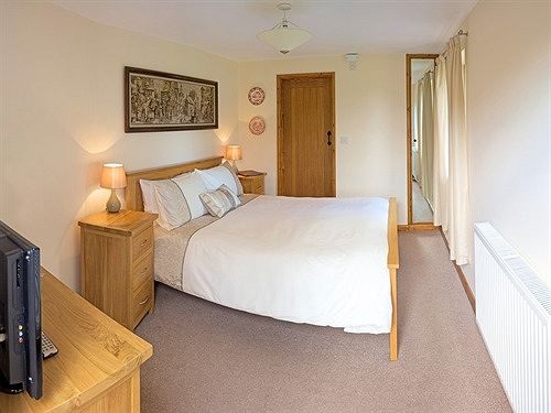 Pensão Grove Barn 10