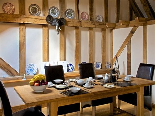 Pensão Grove Barn 11