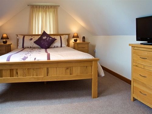 Pensão Grove Barn 5