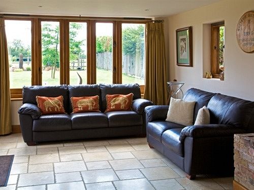 Pensão Grove Barn 9