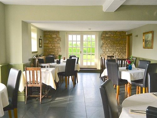 Hotel Coach And Horses