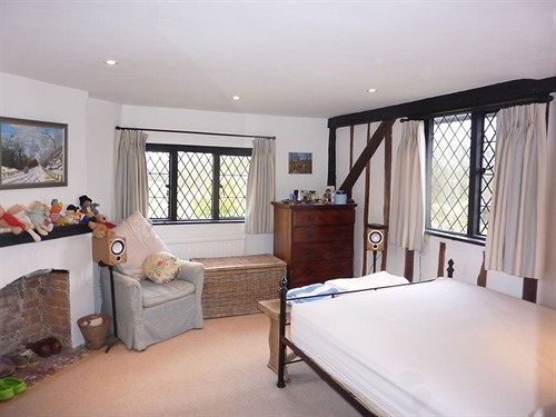 Dunsfold B&b