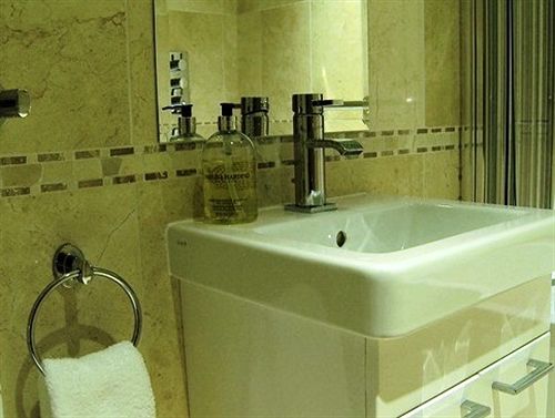 Hotel The Britannia Inn & Waves Restaurant