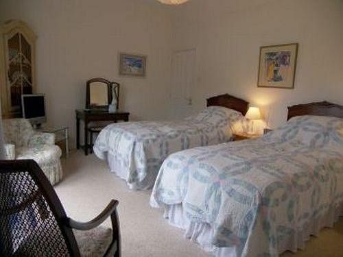 Bed & Breakfast Blandings  Guest House