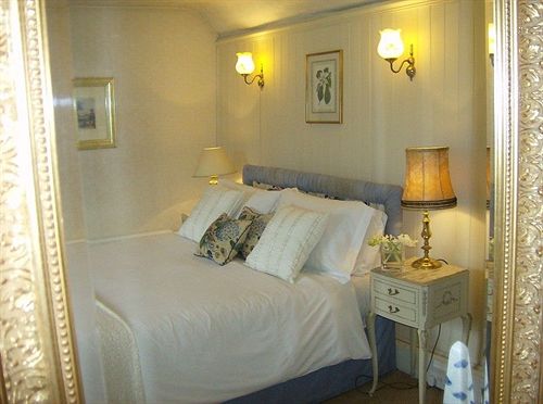 Bed & Breakfast Taste Of India On The Green 2