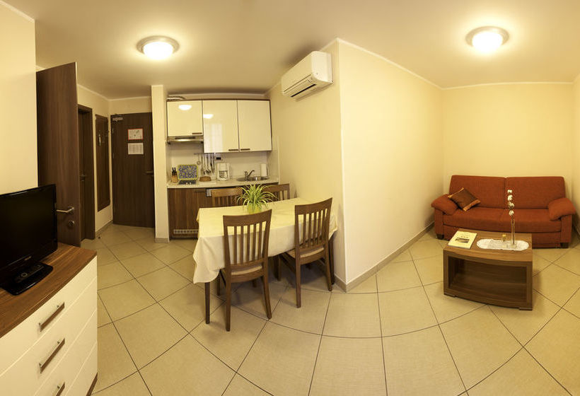 Apartments Vila Piranesi 12