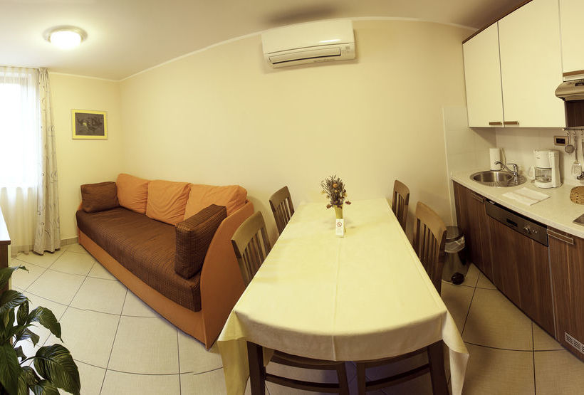 Apartments Vila Piranesi 9