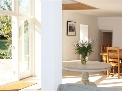 Mount Farm Barn Bed And Breakfast 8