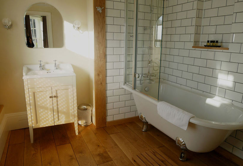 The White Hart Hotel & Restaurant 1