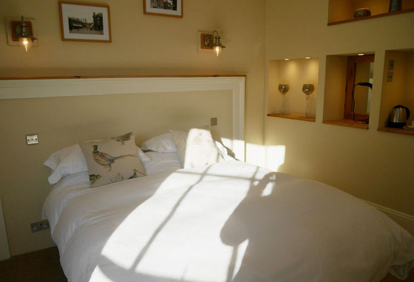 The White Hart Hotel & Restaurant 2