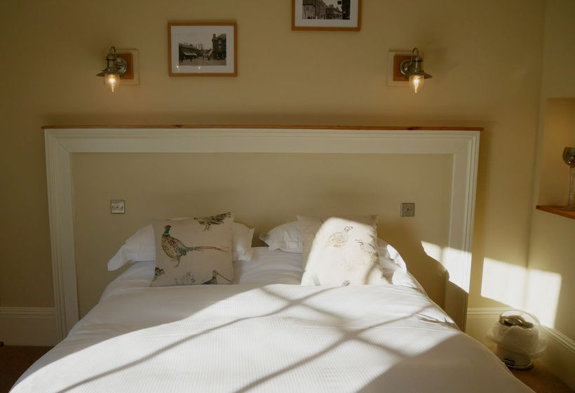 The White Hart Hotel & Restaurant 3