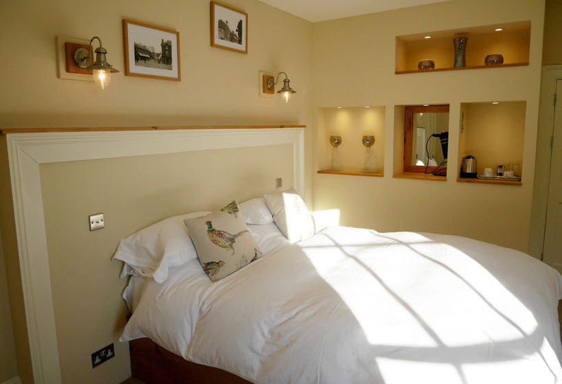 The White Hart Hotel & Restaurant 7